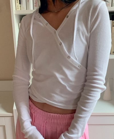 交叉設計 釘釦帽T1