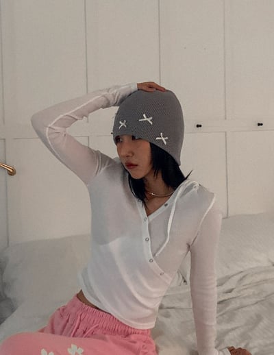 交叉設計 釘釦帽T5