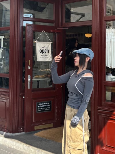 IYKYK 2件式 連帽抽繩背心+百搭長T組合6