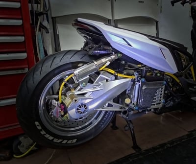 《冠威》FORCE2.0 / AUGUR  幻影尾殼 黏貼式寬體  通用型 素材 惡點靈 奧古4