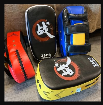 ~子甄彣璟~熱賣中 戰牌踢靶 空手道格鬥訓練 弓形腳靶 拳擊散打 泰拳 手靶 腿靶 孤行腳靶 跆拳道 武術練習 訓練靶6