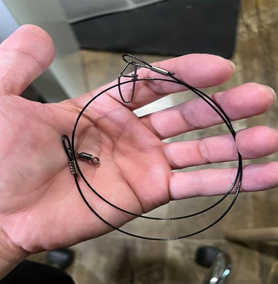 ~子甄彣璟~升級版 前導線 加粗鋼絲線 釣魚 50cm鋼絲線 直徑1MM 拉重67公斤 防咬線 雙扣別針8