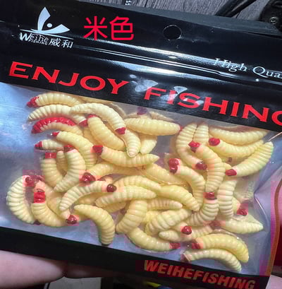 ~子甄彣璟~麵包蟲1包50隻 路亞軟蟲 月牙軟餌 馬口魚假餌 假蟲 蠕蟲 路亞餌 假餌 誘餌 仿生餌 釣魚擬餌5