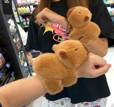 ~子甄彣璟~卡通創意啪啪圈 毛絨布偶 水豚君 大象 小熊 公仔 手環 手環啪啪圈 玩偶 趴趴抱手腕4