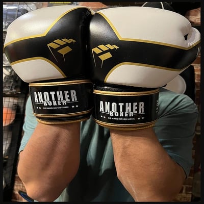 ~子甄彣璟~熱銷中 XE 拳擊手套 拳套 拳擊 手套 搏擊 散打 泰拳 格鬥 散打 健身 運動 武術 訓練1