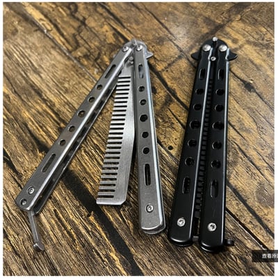 ~子甄彣璟~蝴蝶梳 花式翻轉 甩梳 扁梳 魔法梳 蝴蝶刀梳子 折疊梳 蝴蝶刀造型梳 不鏽鋼梳 梳子 油頭梳 剪髮刀6