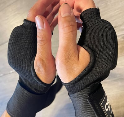 ~子甄彣璟~CSK懶人快速纏手帶 凝膠手套 半指拳套 護手布 拳鋒 護拳鋒 拳擊 護手套 格鬥 散打 泰拳 護具 搏擊 拳鋒套 健身運動5