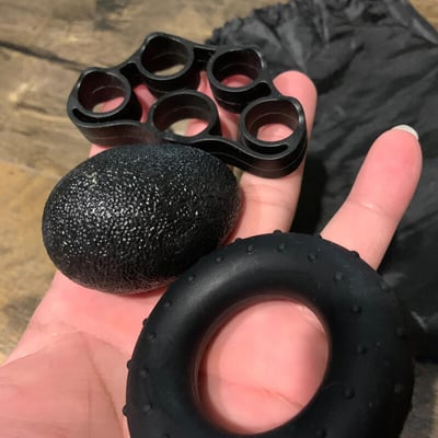 ~子甄彣璟~握力三件套-五指訓練器 握力器 握力球 指力 握力圈 握力蛋 健身訓練 橡膠圈 中老年復健 康複 矽膠 3