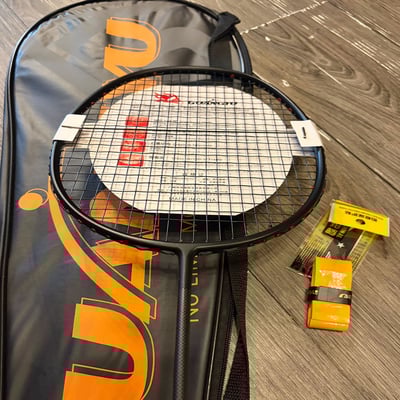 ~子甄彣璟~買1送3 碳素纖維 超輕羽毛球拍 小鋼炮 攻防兼備 高彈的中杆 輕鬆防守 羽毛球拍 羽毛球1