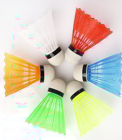 ~子甄彣璟~特價中 顏色隨機 塑料 塑膠 彩色羽毛球 耐打 戶外運動 家庭休閑 尼龍球 初級入門3