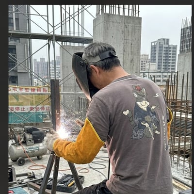 ~子甄彣璟~牛皮電焊袖套 防火線車縫 電銲袖套 焊接 焊工 打磨 切割 氬焊 CO2 牛皮袖套 工作袖套 焊接防護 鐵工 工地 防火花6