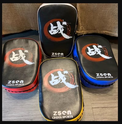 ~子甄彣璟~熱賣中 戰牌踢靶 空手道格鬥訓練 弓形腳靶 拳擊散打 泰拳 手靶 腿靶 孤行腳靶 跆拳道 武術練習 訓練靶5