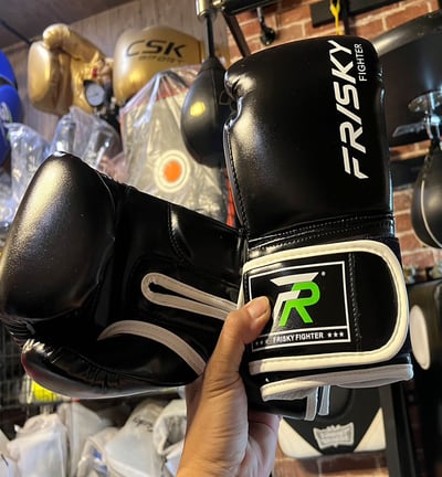 ~子甄彣璟~新款 FRISKY 拳擊手套 拳套 拳擊 手套 搏擊 散打 泰拳 格鬥散打 健身 運動 武術 打沙包 沙袋 訓練3