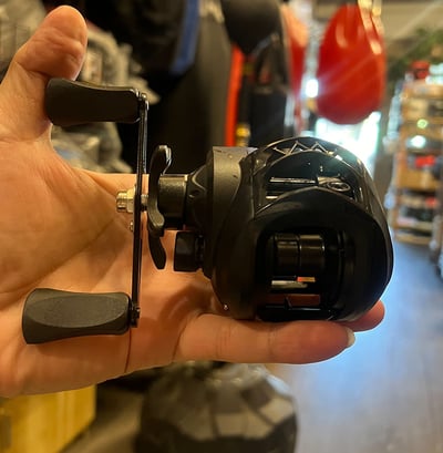 ~子甄彣璟~入門款雙煞車 新手入門 防炸線水滴輪 剎車力 路亞水滴輪 魚線輪 海竿輪 小烏龜 海釣 釣魚 捲線器4