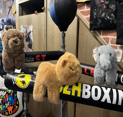 ~子甄彣璟~卡通創意啪啪圈 毛絨布偶 水豚君 大象 小熊 公仔 手環 手環啪啪圈 玩偶 趴趴抱手腕2