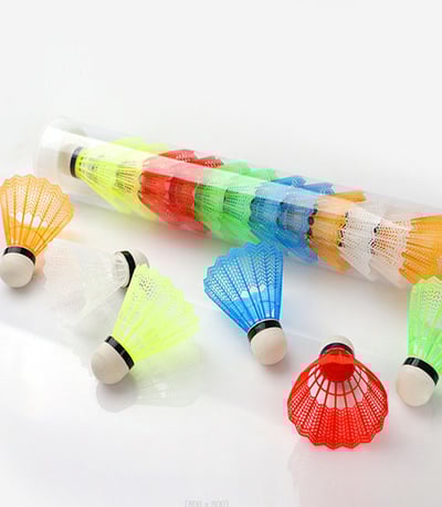 ~子甄彣璟~特價中 顏色隨機 塑料 塑膠 彩色羽毛球 耐打 戶外運動 家庭休閑 尼龍球 初級入門2