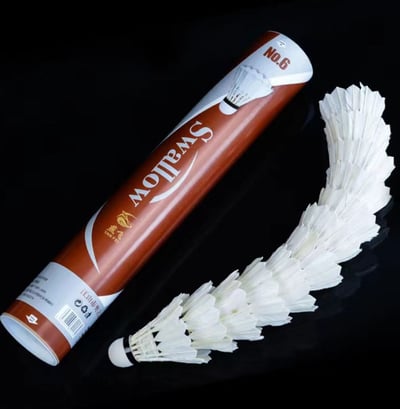 ~子甄彣璟~Swallow 羽毛球 12只裝 飛行穩定 娛樂訓練球 訓練用球 耐打不易爛 鴨毛球 軟木球 練習 羽球1