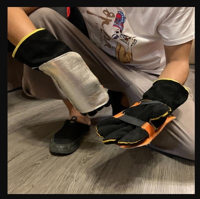 ~子甄彣璟~專業級-盾牌 牛皮 鋁箔 電銲 護手盾 抗熱流反射 鋁耐高溫 焊工手套 氬焊 電焊手套 焊接 工作手套 4