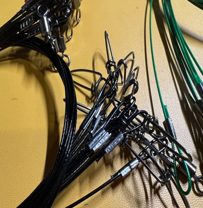 ~子甄彣璟~升級版 前導線 加粗鋼絲線 釣魚 50cm鋼絲線 直徑1MM 拉重67公斤 防咬線 雙扣別針6