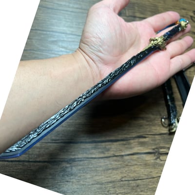 ~子甄彣璟~黑金古刀29cm+刀架 珍藏品 工藝品 模型擺件 生日禮物 交換禮物 不開刃4