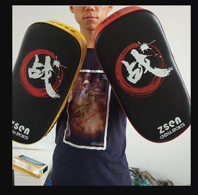 ~子甄彣璟~熱賣中 戰牌踢靶 空手道格鬥訓練 弓形腳靶 拳擊散打 泰拳 手靶 腿靶 孤行腳靶 跆拳道 武術練習 訓練靶1