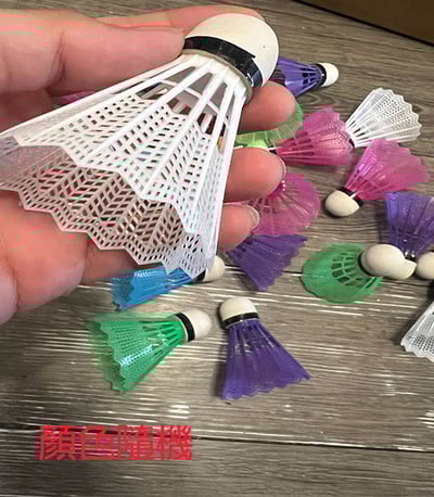 ~子甄彣璟~特價中 顏色隨機 塑料 塑膠 彩色羽毛球 耐打 戶外運動 家庭休閑 尼龍球 初級入門5
