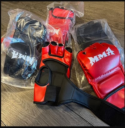 ~子甄彣璟~戰牌 半指MMA拳套 拳擊手套 散打手套 搏擊 格鬥 拳套 打擊訓練 搏擊格鬥 武術 泰拳 打沙包 競賽練習2