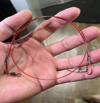 ~子甄彣璟~升級版 前導線 加粗鋼絲線 釣魚 50cm鋼絲線 直徑1MM 拉重67公斤 防咬線 雙扣別針7