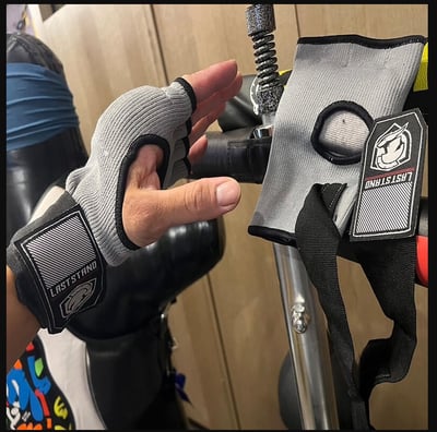 ~子甄彣璟~懶人快速纏手帶 凝膠手套 半指拳套 護手布 拳鋒 護拳鋒 拳擊 護手套 格鬥 散打 泰拳 護具 搏擊 拳鋒套 5