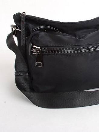 超實用防潑水多隔層尼龍郵差包*1色 KB950976