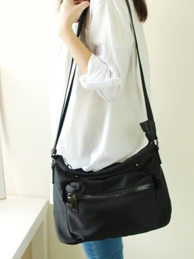 超實用防潑水多隔層尼龍郵差包*1色 KB950972