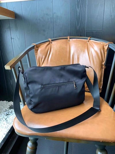 中性色調防水尼龍設計包*2色 KB880976