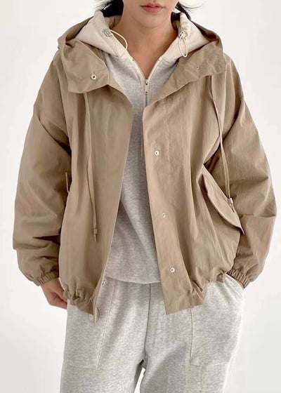 輕磅連帽下縮身釦式造型外套*7色 KB110981