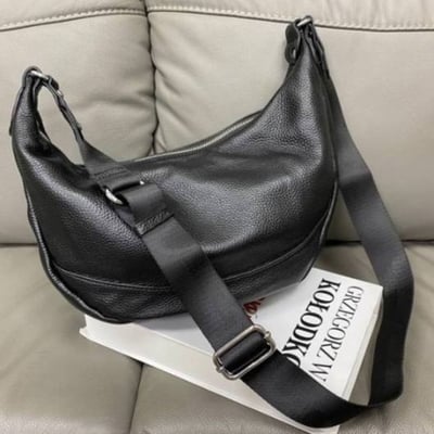 超受歡迎牛皮灣月包*1色 KB1050883