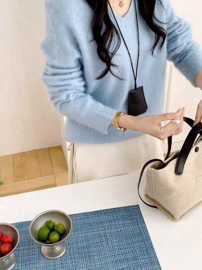 【SALE商品】V領親膚水晶貂絨上衣 *8色 KB98825784