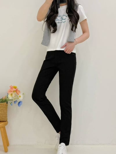 經典百搭黑牛仔彈力小直筒褲*1色 K7435062