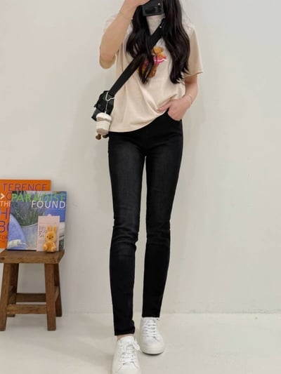 簡約百搭鬆緊彈力腰碳黑顯瘦牛仔褲*1色 K740022
