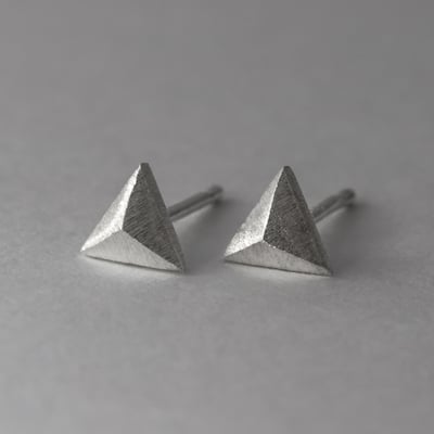 925銀 三角立體拉絲耳飾1