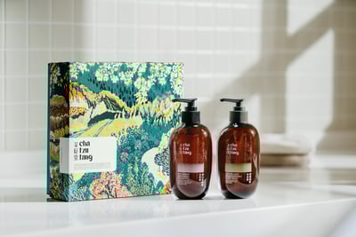 【茶籽堂】迎豐果年度版畫 經典禮盒(桑白皮洗髮露330ml＋荷葉沐浴露330ml)1