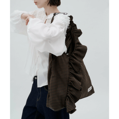 【TYNNE.】撞色荷葉邊三角托特包7