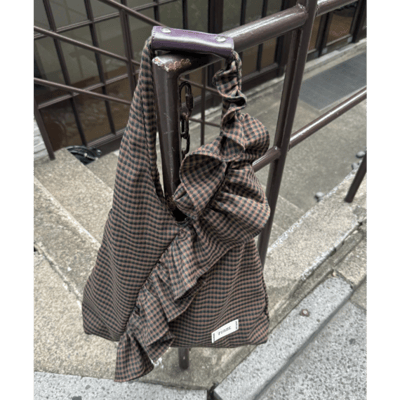【TYNNE.】撞色荷葉邊三角托特包20