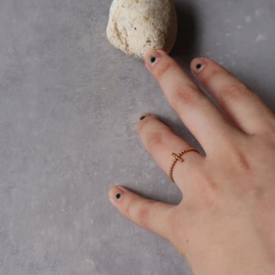 【 AJIRO ACCESSORY 】R005 醫療鋼顆粒交叉細戒2