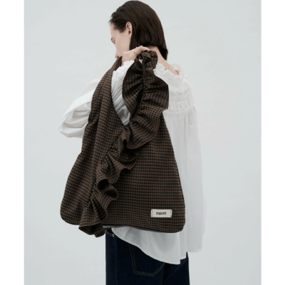 【TYNNE.】撞色荷葉邊三角托特包6