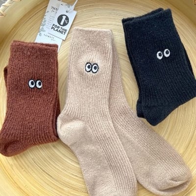 【韓國直送】混羊毛大眼睛刺繡毛呢中筒襪3