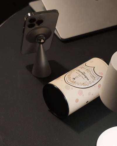 （預購）LYCKA Till香檳磁吸手機座7