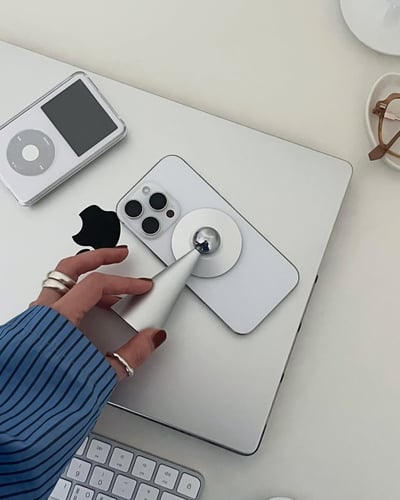 （預購）LYCKA Till香檳磁吸手機座4