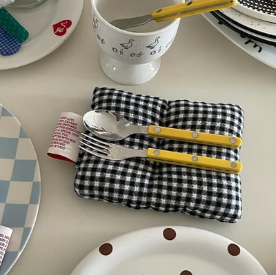 （現貨）韓國 susu studio | 格紋澎澎杯墊1