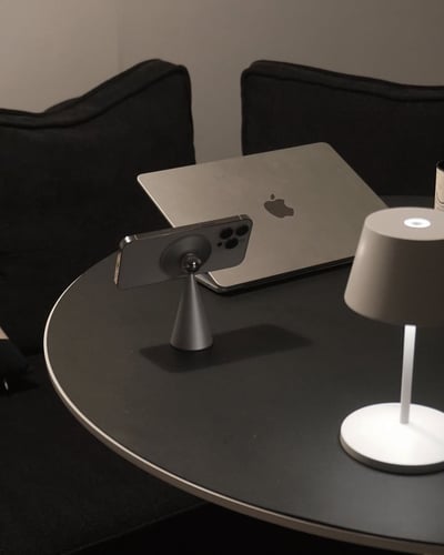 （預購）LYCKA Till香檳磁吸手機座6