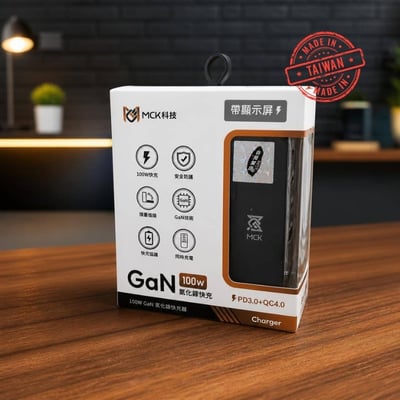 [MCK] 台灣製造 U410 四孔氮化鎵快充100W 顯示屏(高瓦快充/多孔同時充/折疊好收納/出門居家必備)2