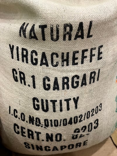 《鎮店之寶咖啡系列： 衣索比亞 Yirgacheffe 耶加雪菲 班可果丁丁 寶石果釀 日曬批次Gr.1 -74110單一品種 馥果醇茗小調微批次》9